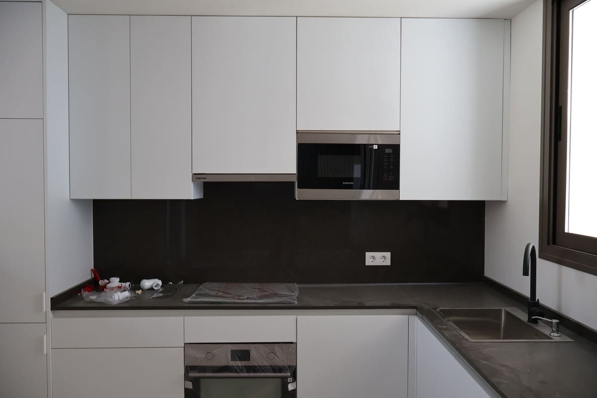 2 slaapkamer Appartement te koop in Estepona met garage - € 380.000 (Ref: 9869734)
