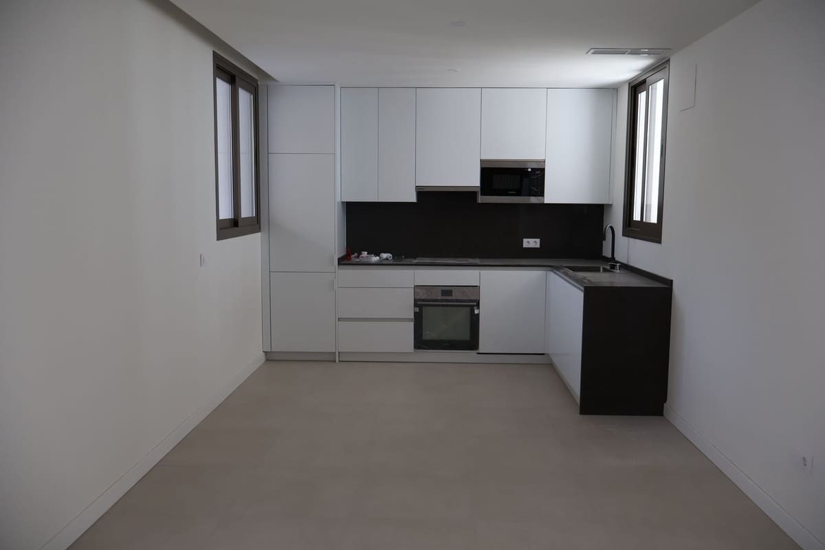 2 slaapkamer Appartement te koop in Estepona met garage - € 380.000 (Ref: 9869734)
