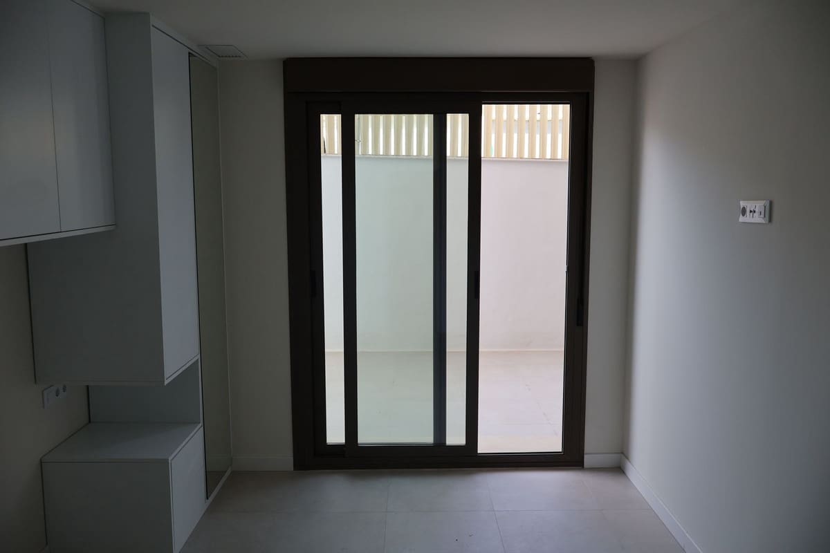 2 slaapkamer Appartement te koop in Estepona met garage - € 380.000 (Ref: 9869734)