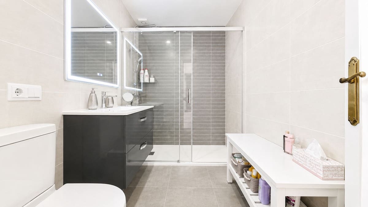Apartamento de 2 habitaciones en La Duquesa / Puerto de la Duquesa en venta con garaje - 335.000 € (Ref: 9869742)