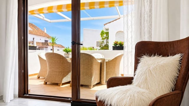 Apartamento de 2 habitaciones en La Duquesa / Puerto de la Duquesa, Manilva en venta con garaje - 335.000 € (Ref: 9869742)