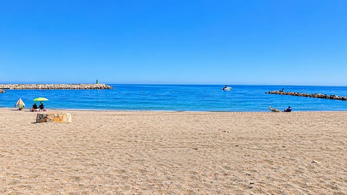 Apartamento de 2 habitaciones en La Duquesa / Puerto de la Duquesa en venta con garaje - 335.000 € (Ref: 9869742)