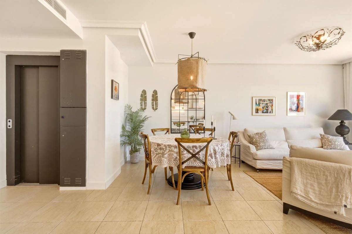 3 slaapkamer Huis te koop in Estepona met garage - € 695.000 (Ref: 9875495)
