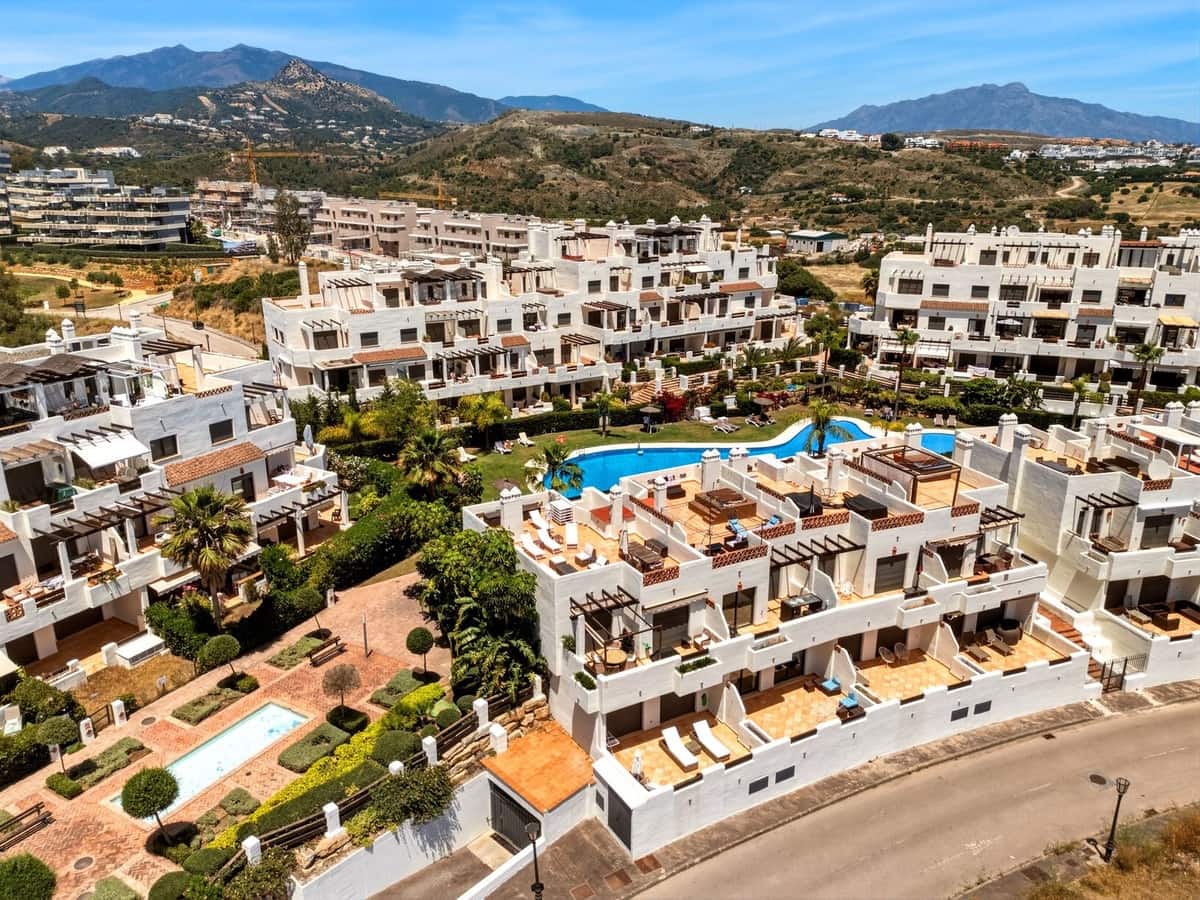 3 slaapkamer Huis te koop in Estepona met garage - € 695.000 (Ref: 9875495)