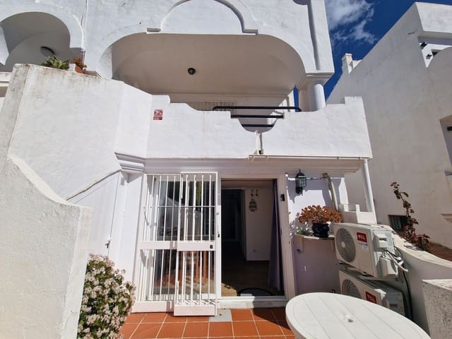 3 soverom Hus til salgs i La Reserva, Marbella med garasje - € 370 000 (Ref: 9875498)