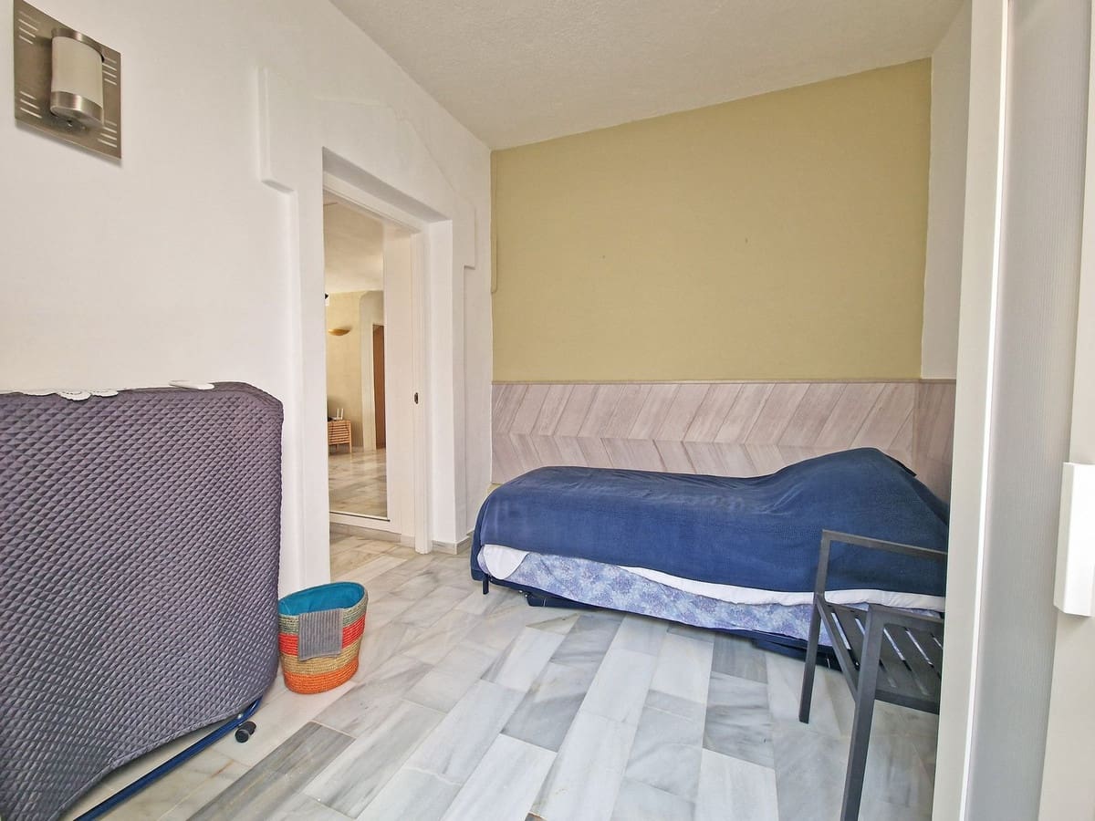3 makuuhuone Omakotitalo myytävänä paikassa La Reserva mukana 
autotalli - 370 000 € (Ref: 9875498)
