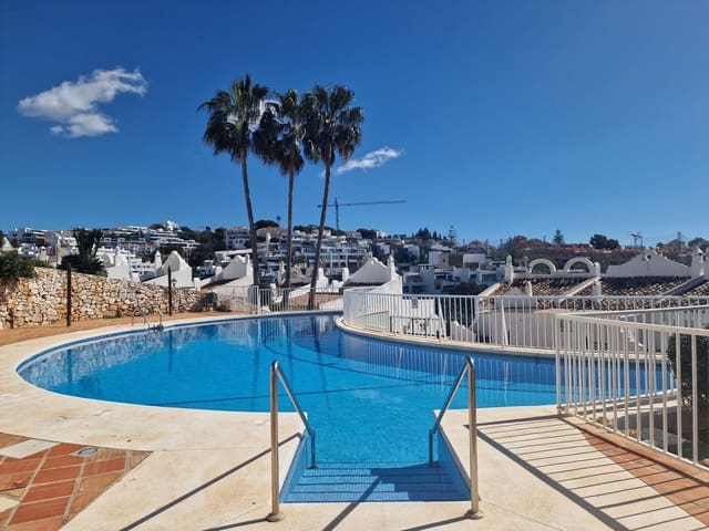 3 soverom Hus til salgs i La Reserva, Marbella med garasje - € 370 000 (Ref: 9875498)