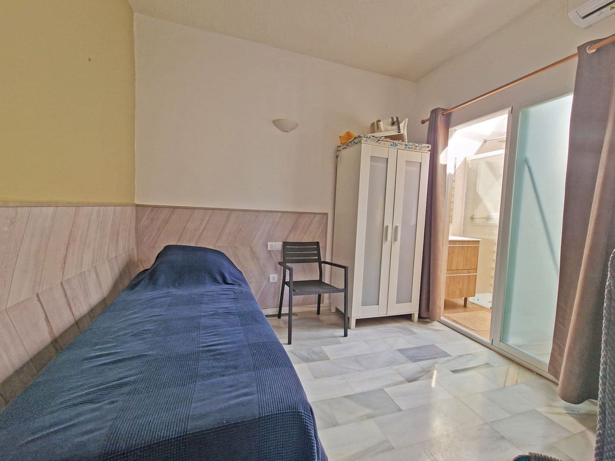 3 makuuhuone Omakotitalo myytävänä paikassa La Reserva mukana 
autotalli - 370 000 € (Ref: 9875498)