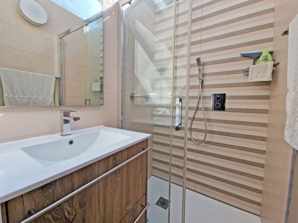 3 makuuhuone Omakotitalo myytävänä paikassa La Reserva mukana 
autotalli - 370 000 € (Ref: 9875498)