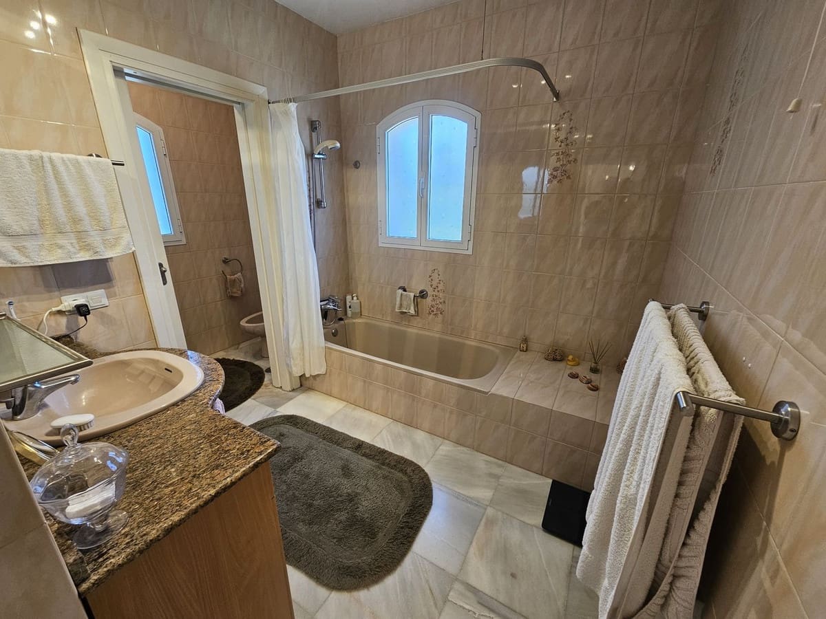 3 slaapkamer Villa te koop in El Chaparral - € 798.000 (Ref: 9875500)