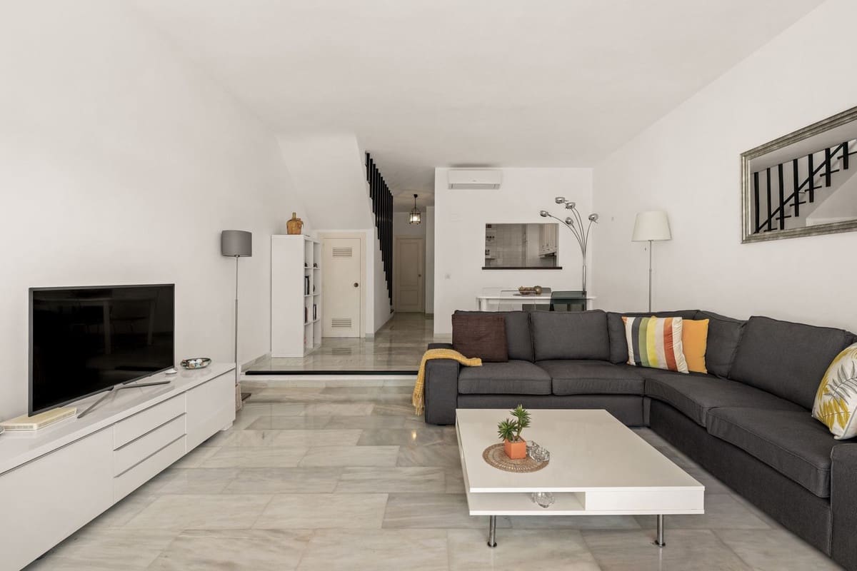 2 quarto Casa em Banda para venda em Aloha Golf - 635 000 € (Ref: 9875501)