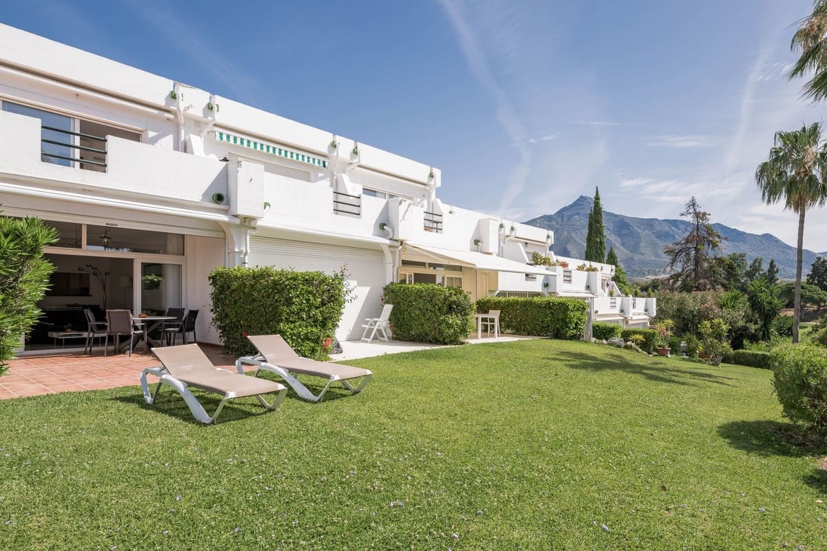 2 quarto Casa em Banda para venda em Aloha Golf - 635 000 € (Ref: 9875501)