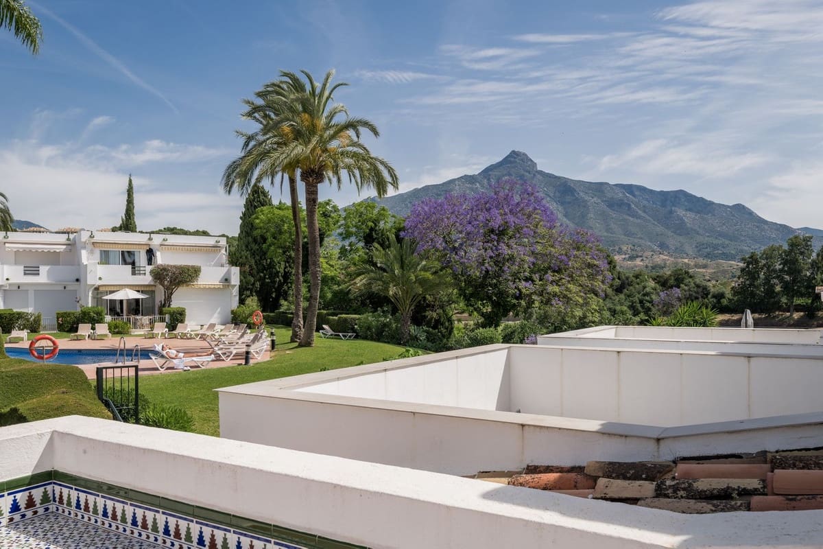2 quarto Casa em Banda para venda em Aloha Golf - 635 000 € (Ref: 9875501)