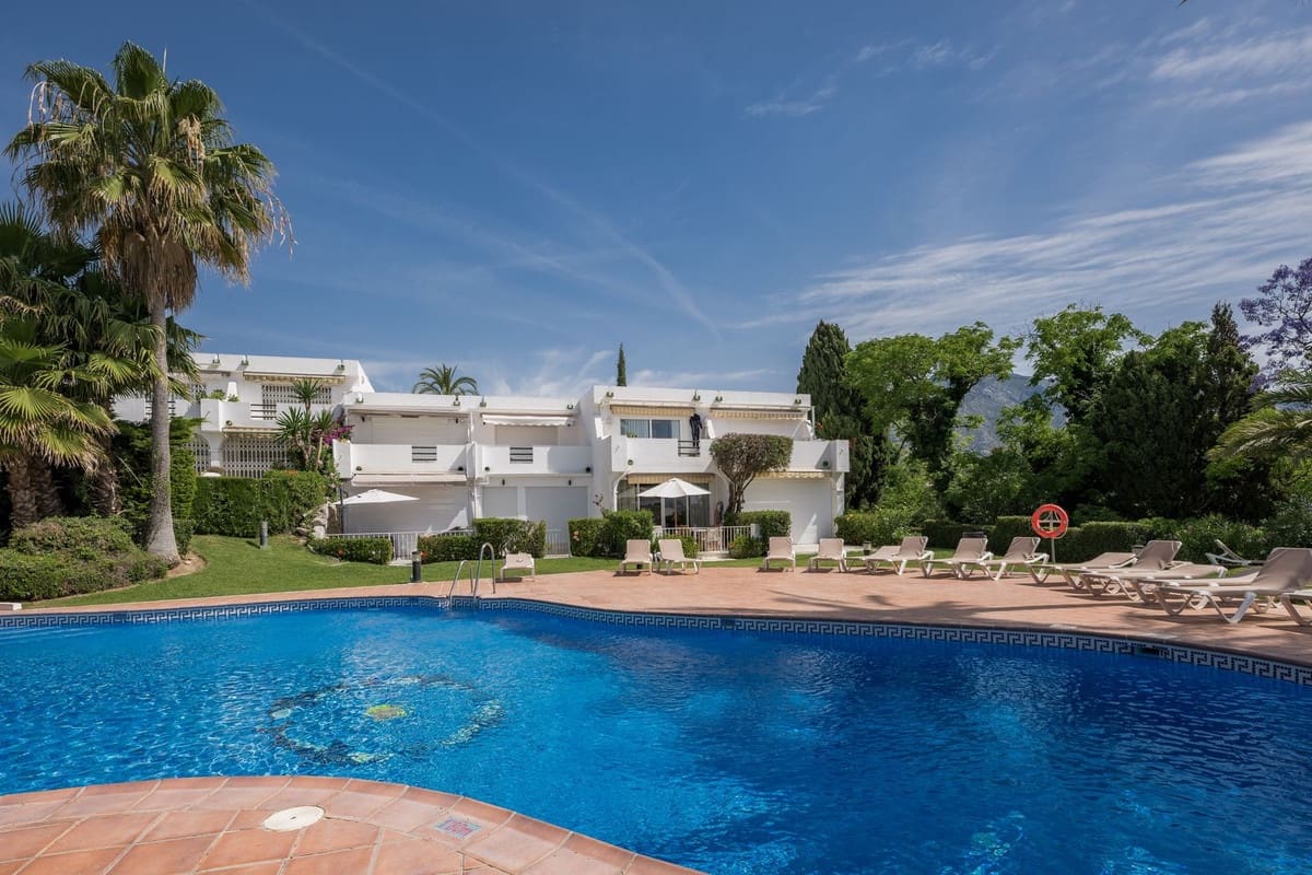 2 quarto Casa em Banda para venda em Aloha Golf - 635 000 € (Ref: 9875501)