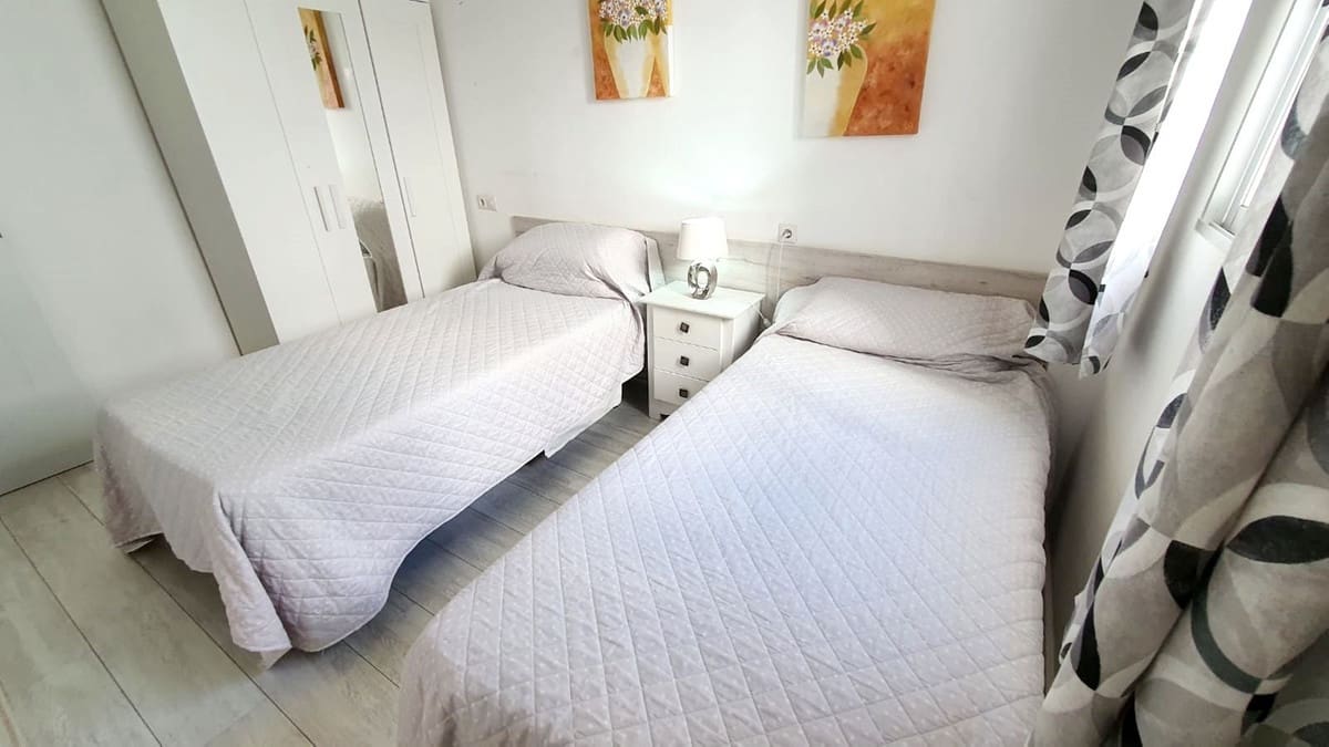 3 soveværelse Lejlighed til salg i Fuengirola med garage - € 450.000 (Ref: 9875502)