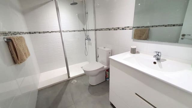 3 soveværelse Lejlighed til salg i Castillo Sohail, Fuengirola med garage - € 450.000 (Ref: 9875502)