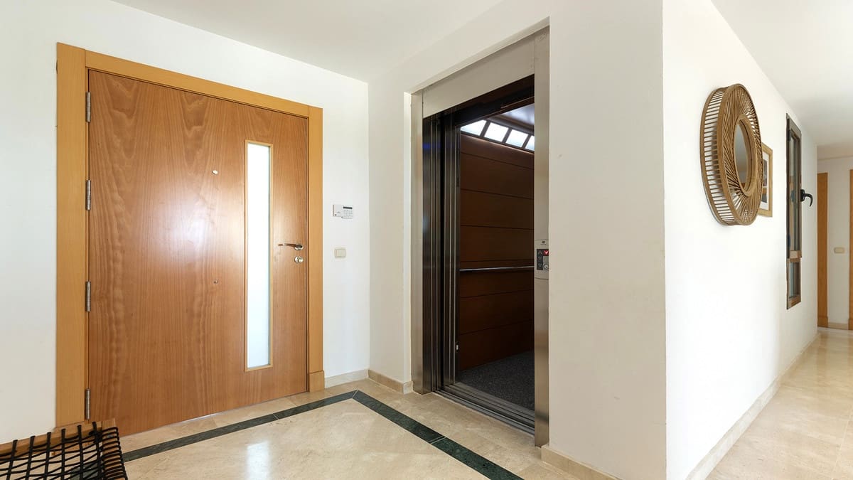 Ático de 3 habitaciones en Casares en venta - 650.000 € (Ref: 9877671)