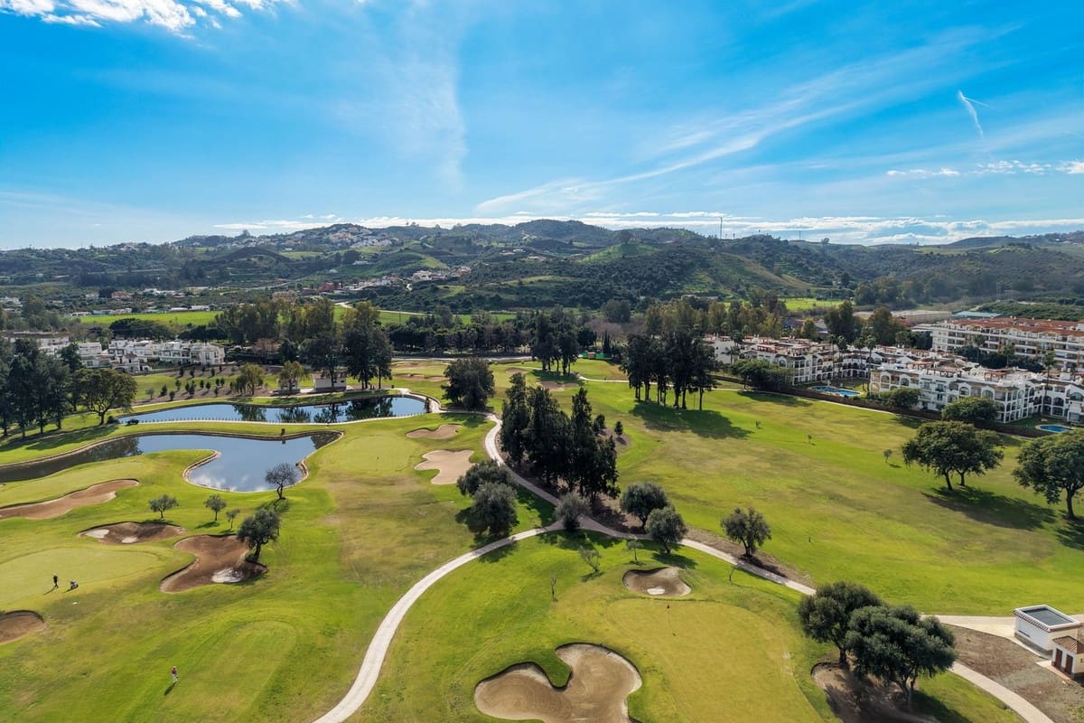 Apartamento de 2 habitaciones en Mijas Golf en venta con garaje - 289.500 € (Ref: 9877672)