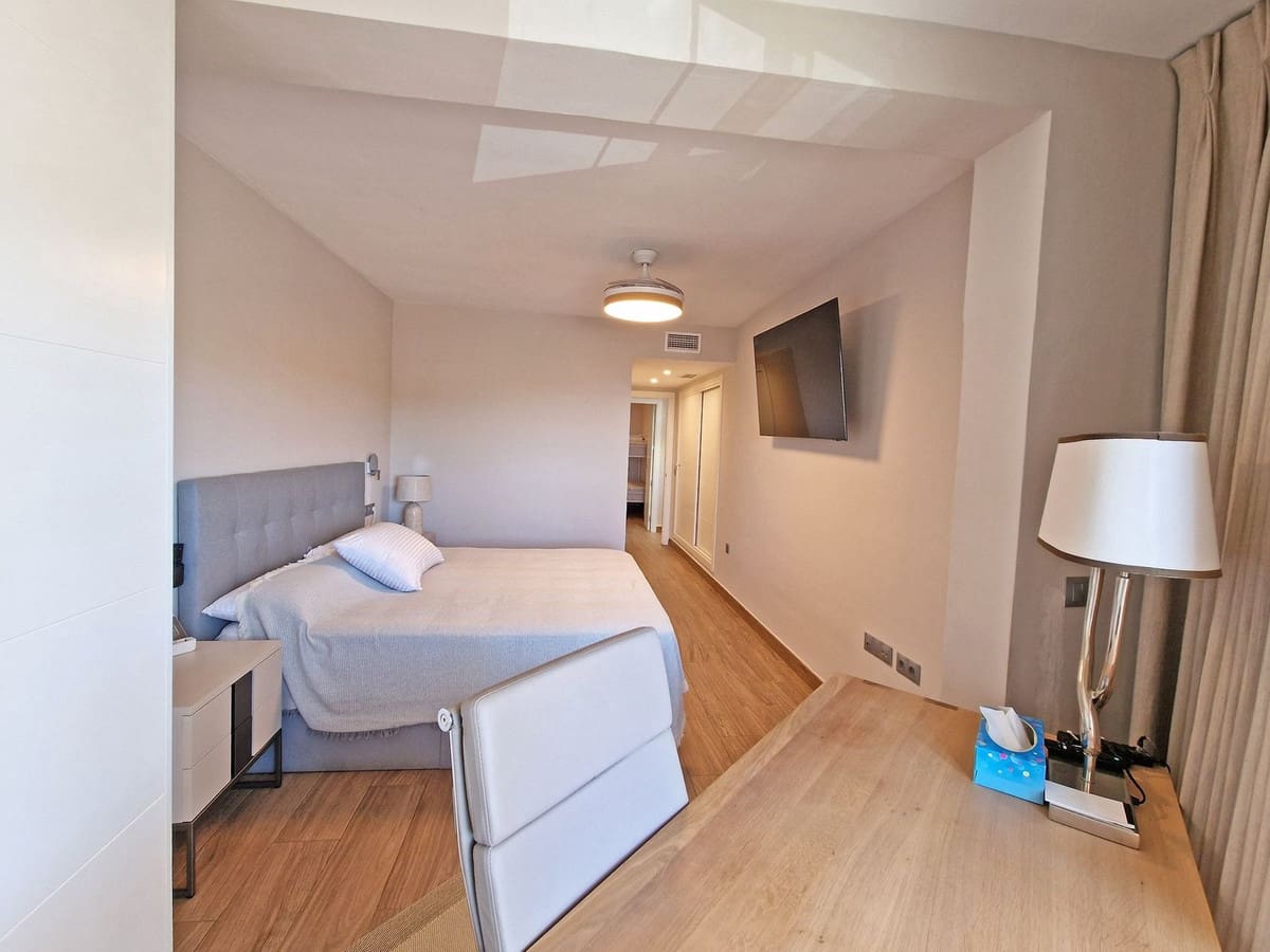 3 bedroom Apartment for sale in Calahonda - € 385,000 (Ref: 9880391)