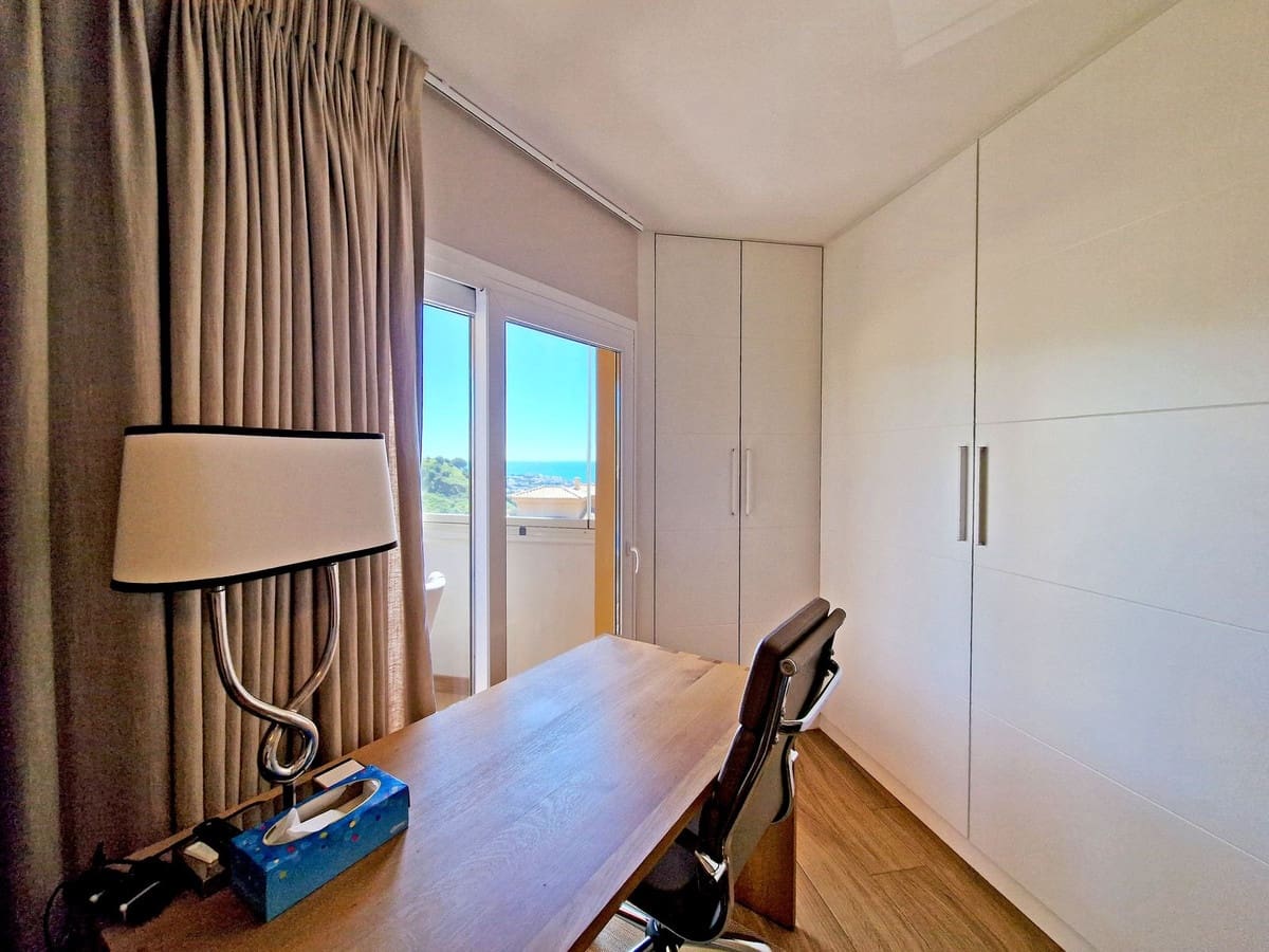 3 bedroom Apartment for sale in Calahonda - € 385,000 (Ref: 9880391)