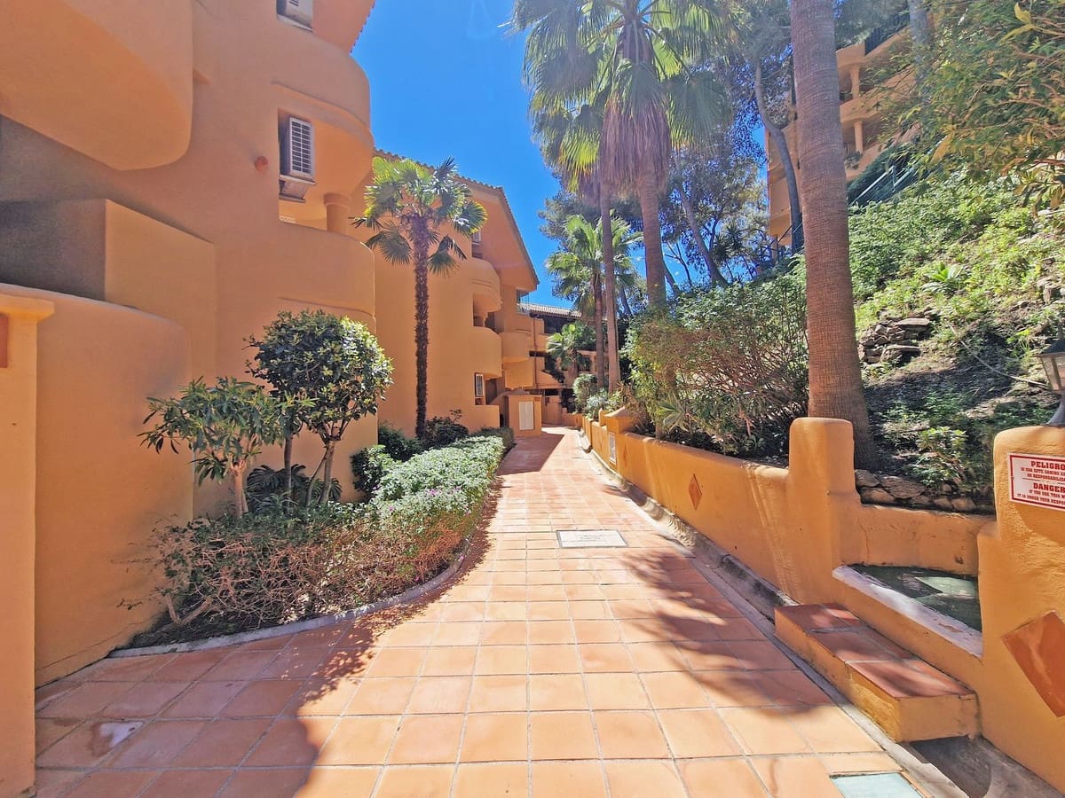 3 bedroom Apartment for sale in Calahonda - € 385,000 (Ref: 9880391)