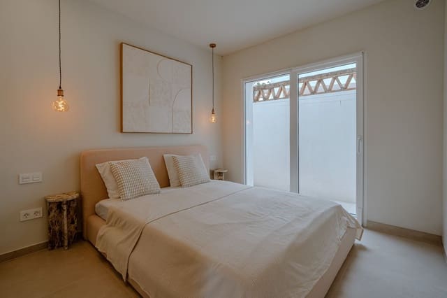 2 slaapkamer Appartement te koop in Puerto Banus, Marbella - € 599.000 (Ref: 9880392)