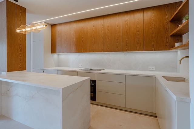 2 slaapkamer Appartement te koop in Puerto Banus, Marbella - € 599.000 (Ref: 9880392)