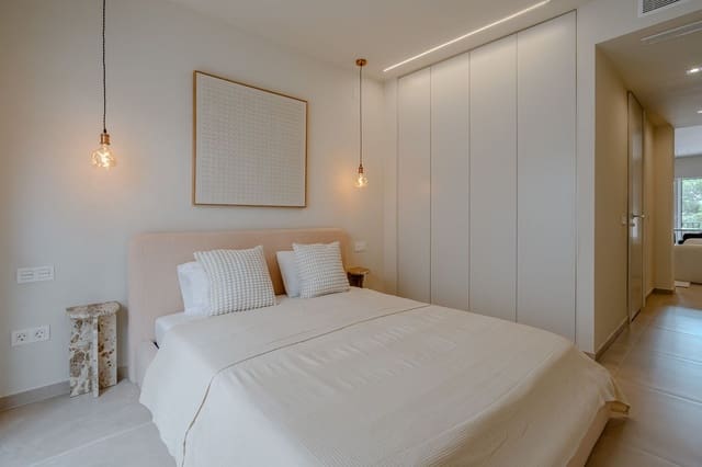2 slaapkamer Appartement te koop in Puerto Banus, Marbella - € 599.000 (Ref: 9880392)