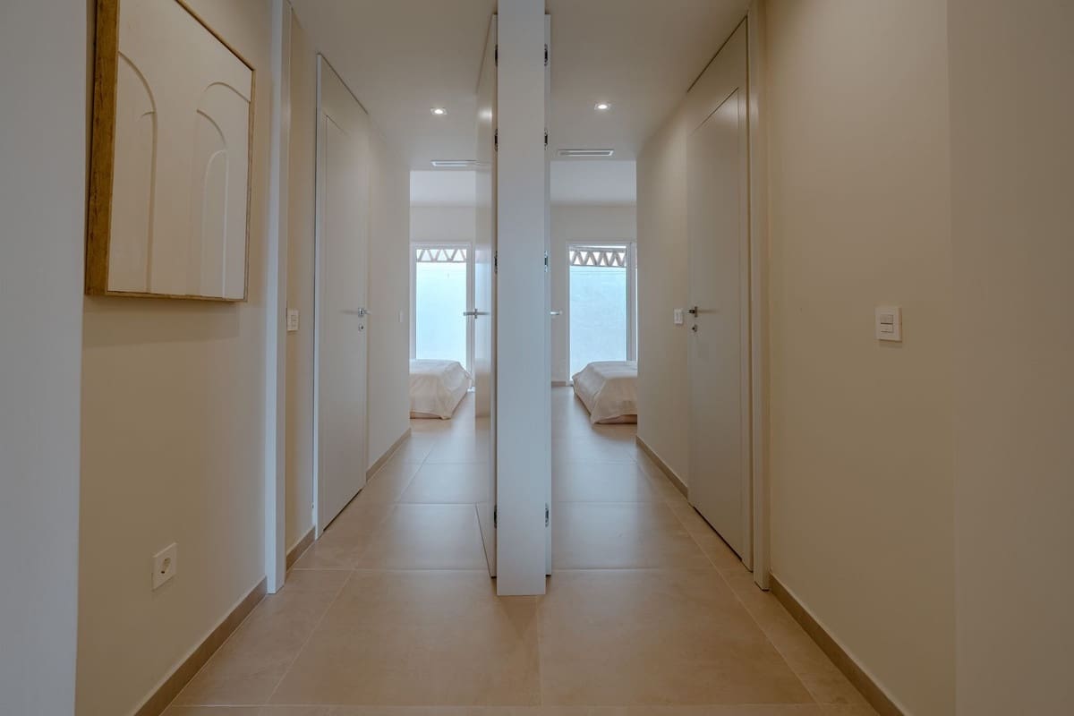 2 slaapkamer Appartement te koop in Nueva Andalucia - € 599.000 (Ref: 9880392)