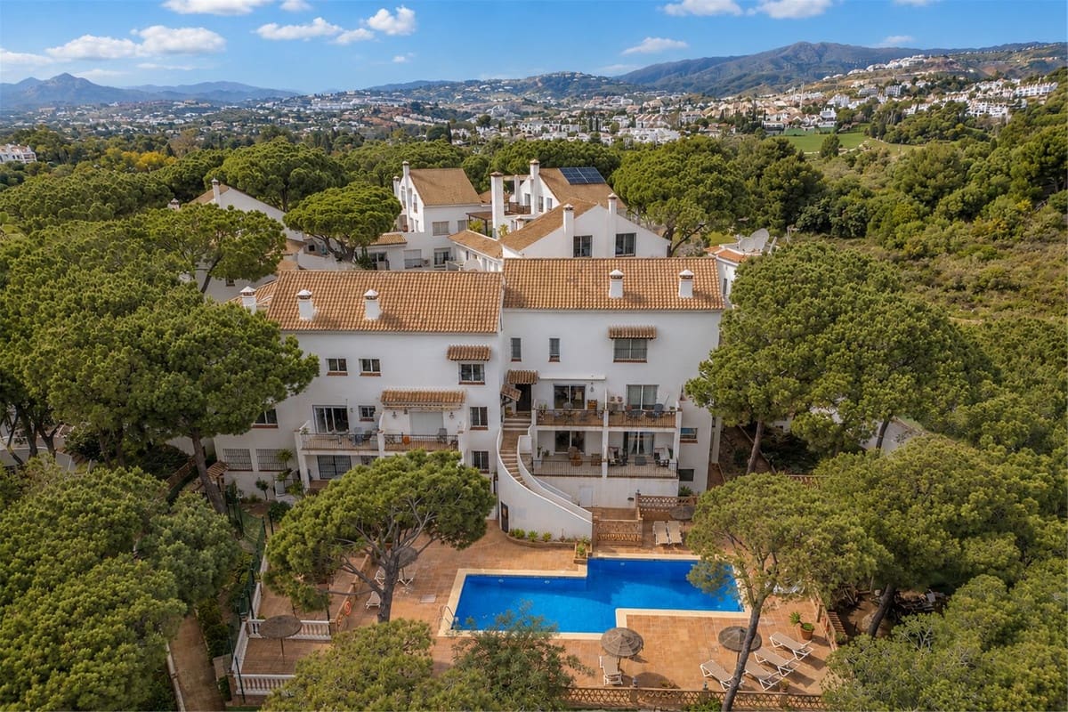 2 slaapkamer Appartement te koop in Nueva Andalucia - € 599.000 (Ref: 9880392)