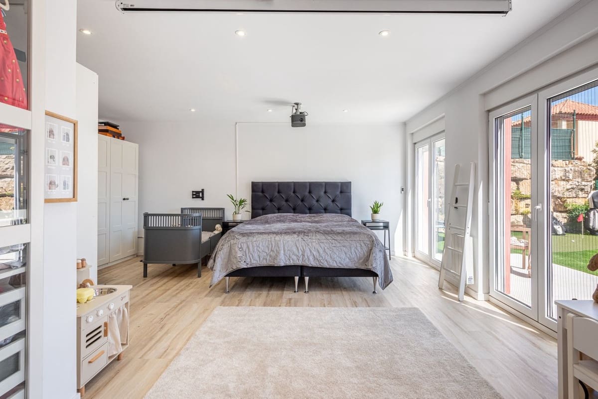 2 bedroom Apartment for sale in La Duquesa / Puerto de la Duquesa with garage - € 419,000 (Ref: 9880394)