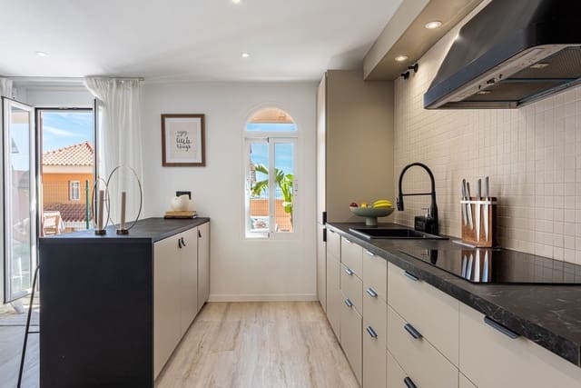 2 Zimmer Apartment zu verkaufen in La Duquesa / Puerto de la Duquesa, Manilva mit Garage - 419.000 € (Ref: 9880394)