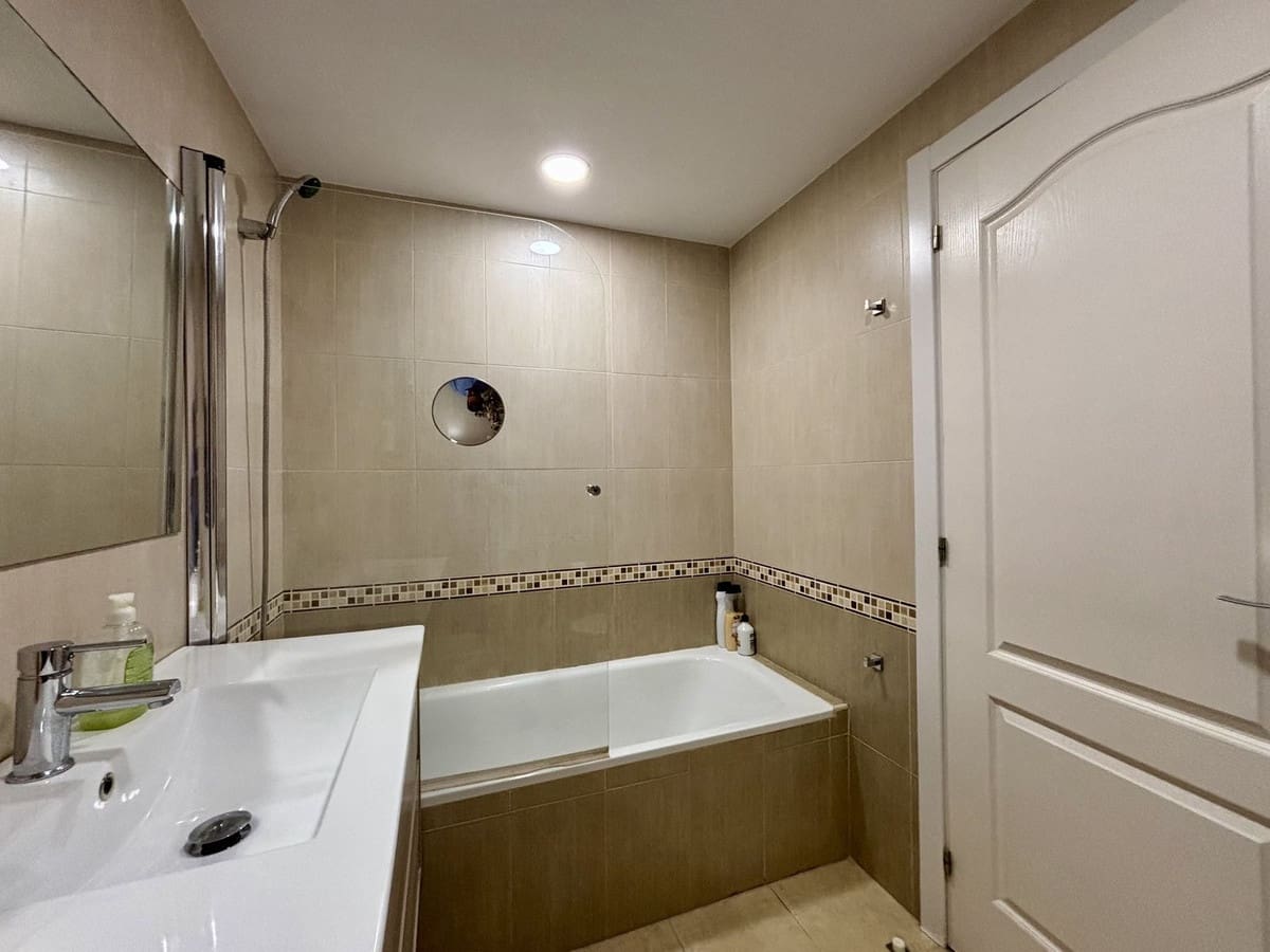 2 sypialnia Apartament na sprzedaż w Rincon de la Victoria z garażem - 295 000 € (Ref: 9880395)