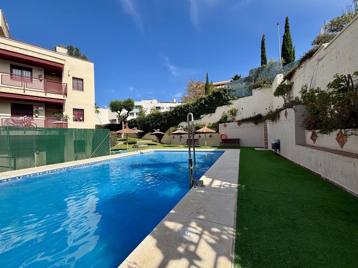 2 sypialnia Apartament na sprzedaż w Rincon de la Victoria z garażem - 295 000 € (Ref: 9880395)