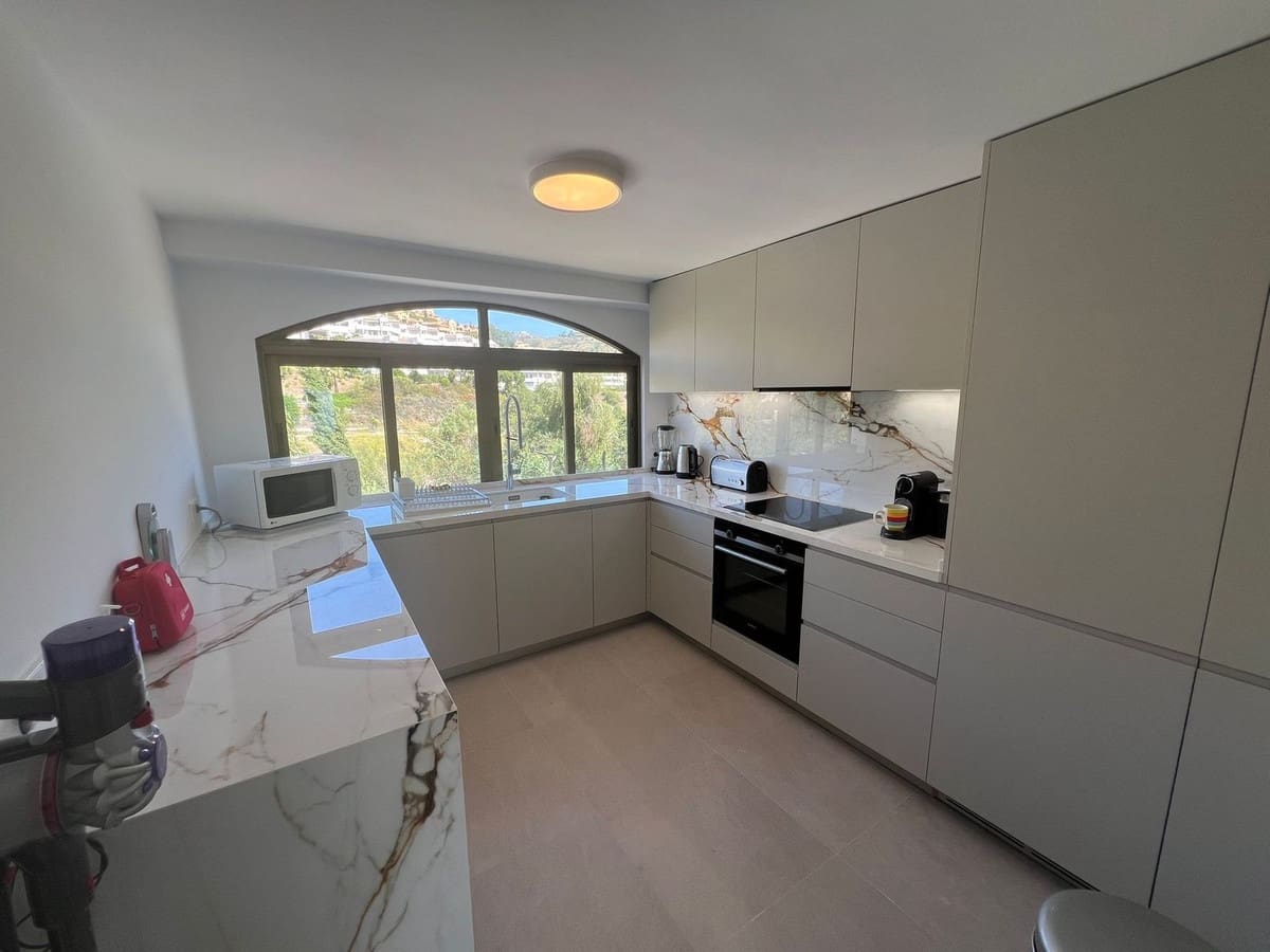 3 bedroom Penthouse for sale in Calahonda - € 850,000 (Ref: 9885360)