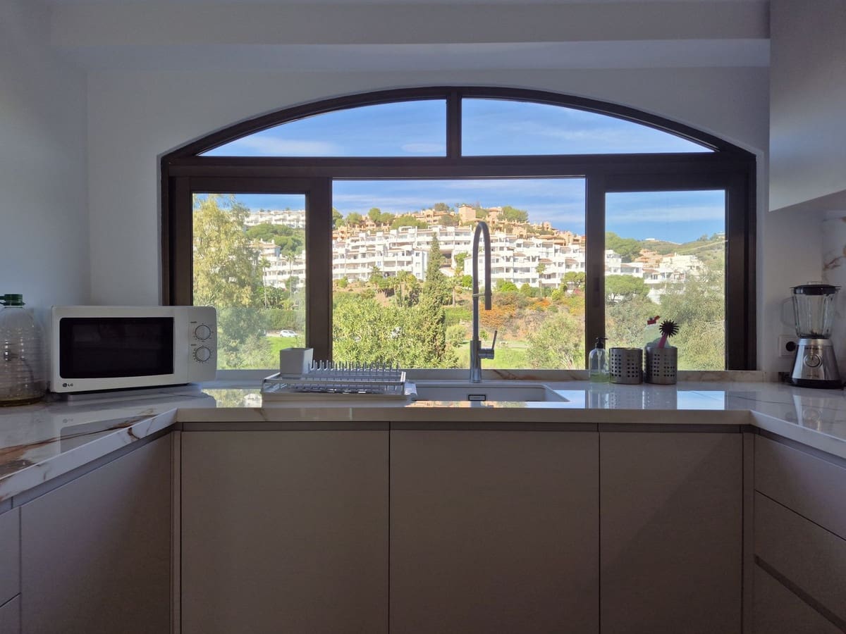 3 bedroom Penthouse for sale in Calahonda - € 850,000 (Ref: 9885360)