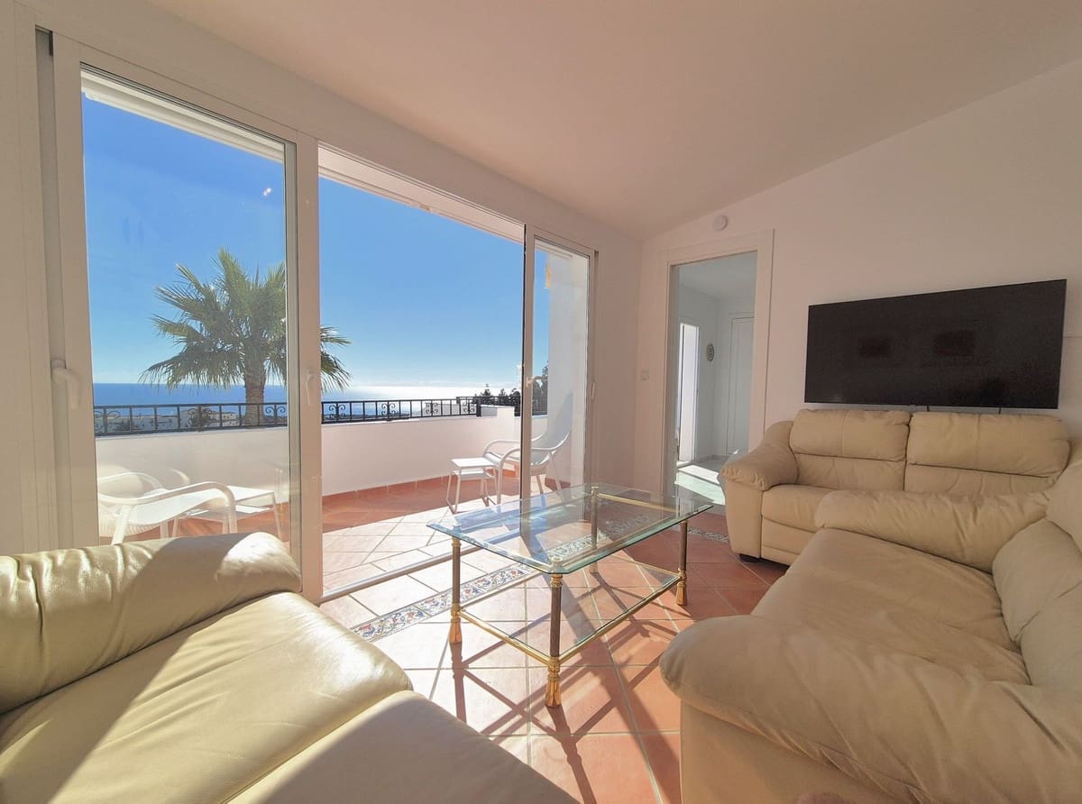 3 bedroom Penthouse for sale in Calahonda - € 850,000 (Ref: 9885360)
