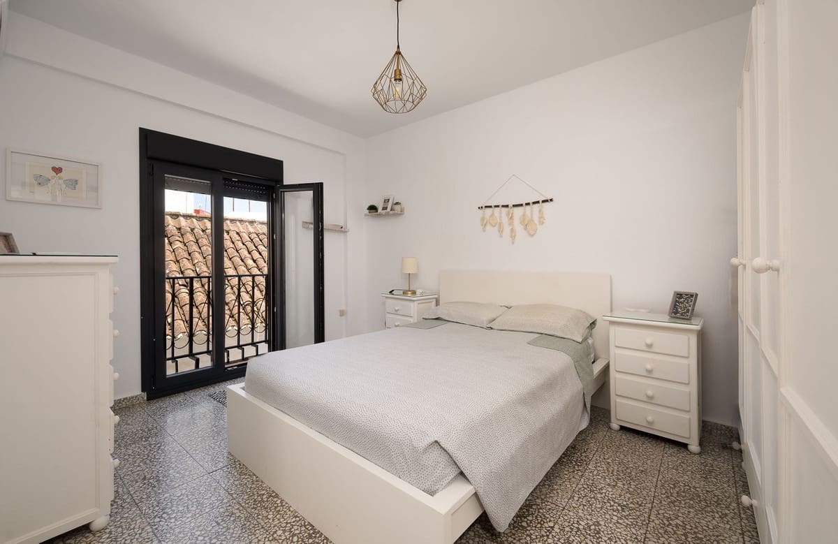 2 soveværelse Lejlighed til salg i Estepona med garage - € 339.000 (Ref: 9885362)