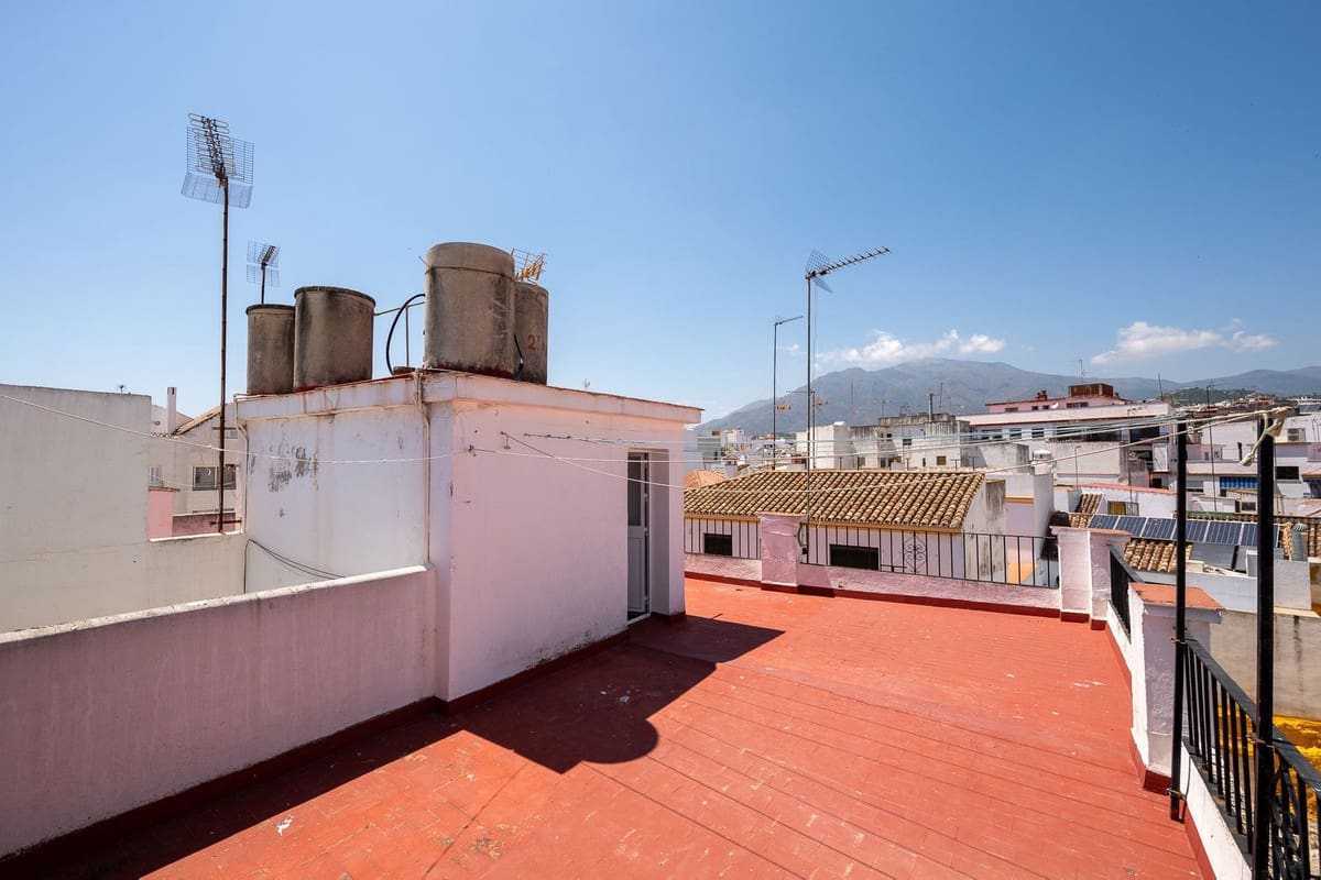 2 soveværelse Lejlighed til salg i Estepona med garage - € 339.000 (Ref: 9885362)