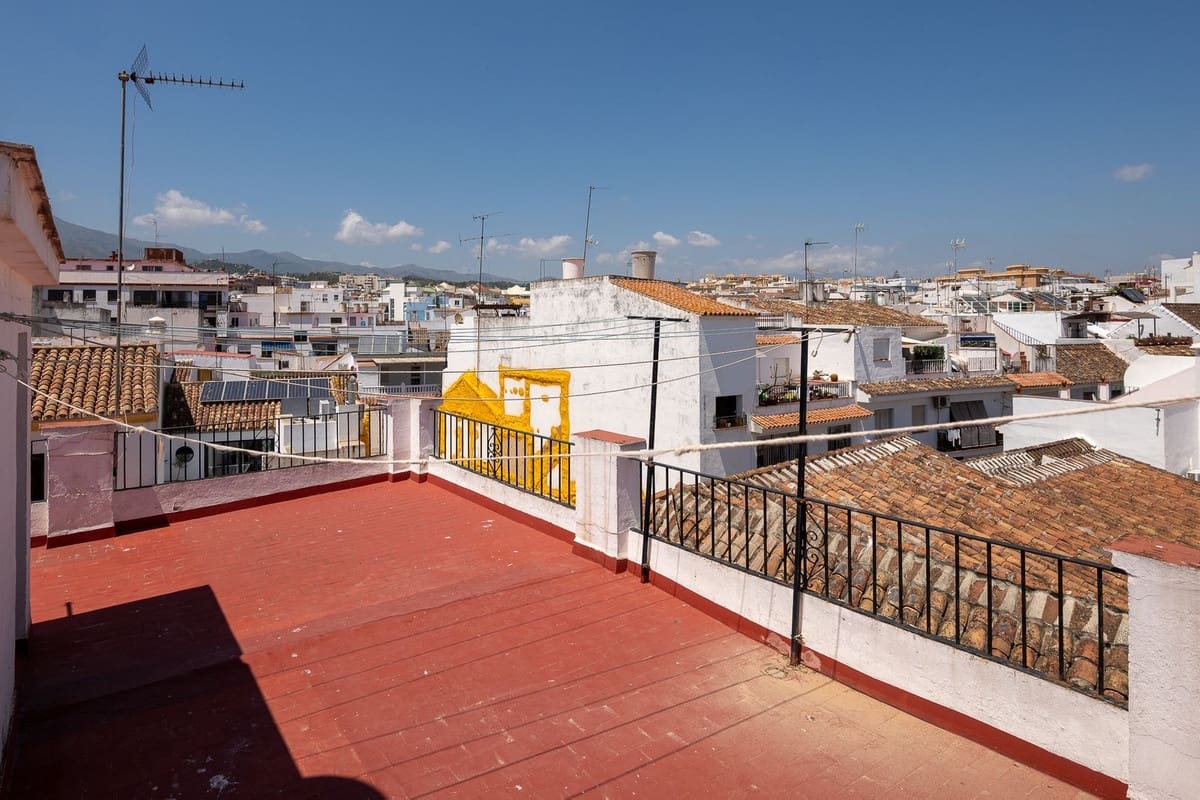 2 soveværelse Lejlighed til salg i Estepona med garage - € 339.000 (Ref: 9885362)