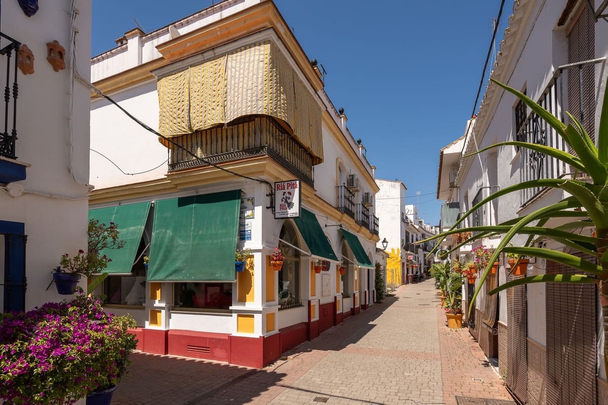 2 soveværelse Lejlighed til salg i Estepona med garage - € 339.000 (Ref: 9885362)