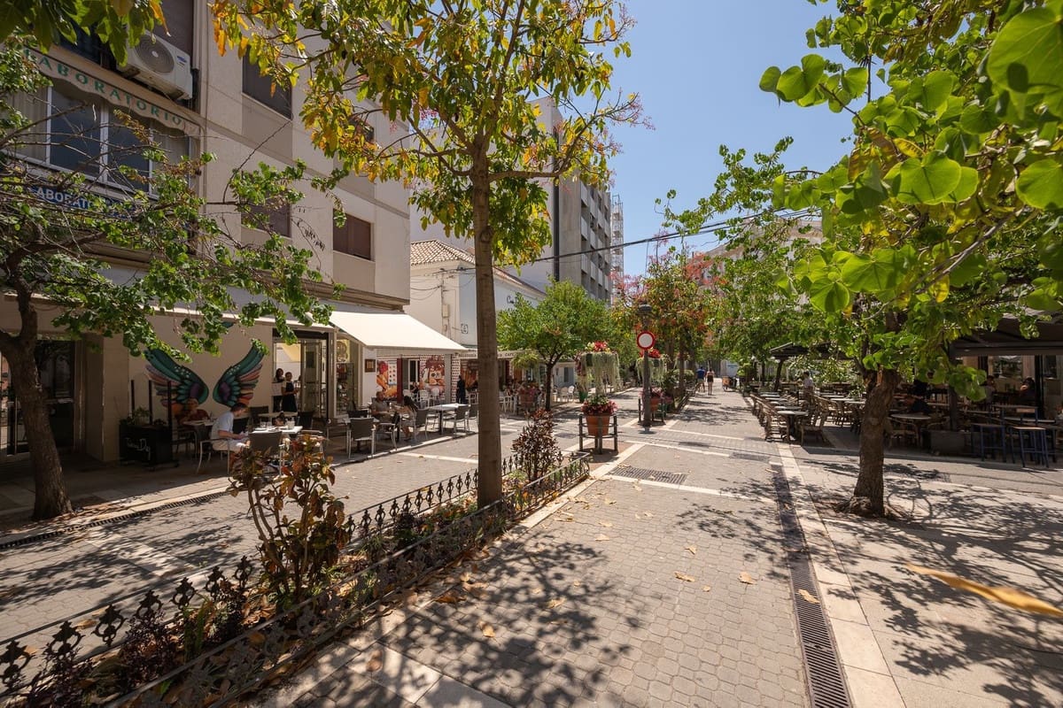 2 soveværelse Lejlighed til salg i Estepona med garage - € 339.000 (Ref: 9885362)