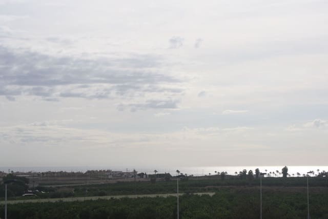 Finca/Casa Rural de 2 habitaciones en Las Piscinas Naturales, Torrevieja en venta - 330.000 € (Ref: 9885625)