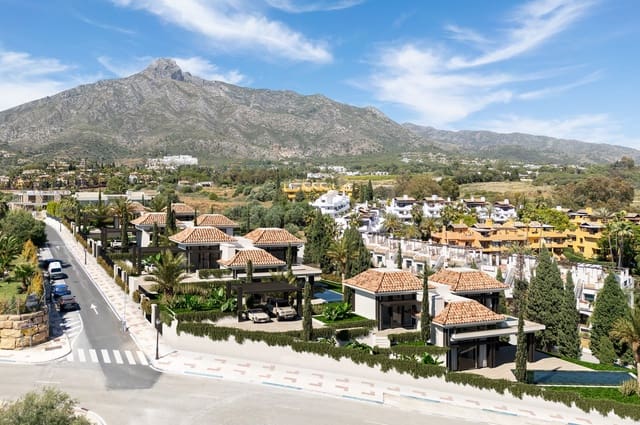 4 soveværelse Villa til salg i Casco Antiguo, Marbella med swimmingpool - € 4.850.000 (Ref: 9886055)