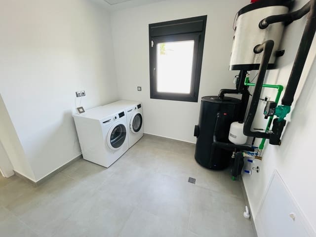 5 sypialnia Willa na sprzedaż w Las Piscinas Naturales, Torrevieja - 1 200 000 € (Ref: 9886352)