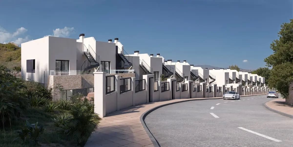 3 bedroom Terraced Villa for sale in Fuengirola with pool - € 612,000 (Ref: 9886741)
