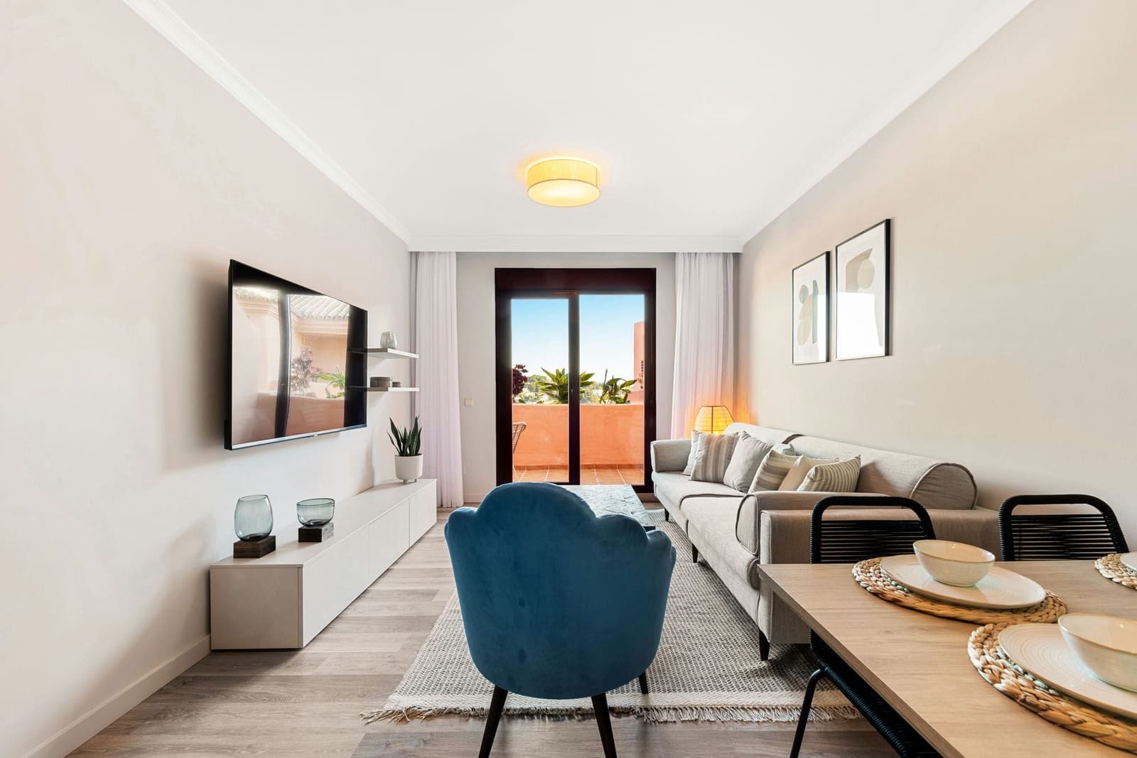 2 bedroom Apartment for sale in Benahavis - € 299,000 (Ref: 9887325)