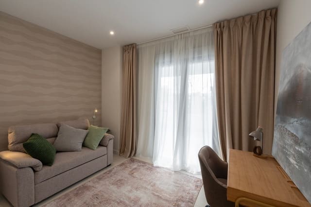 3 bedroom Penthouse for sale in San Pedro de Alcántara Pueblo, Marbella - € 870,000 (Ref: 9887328)
