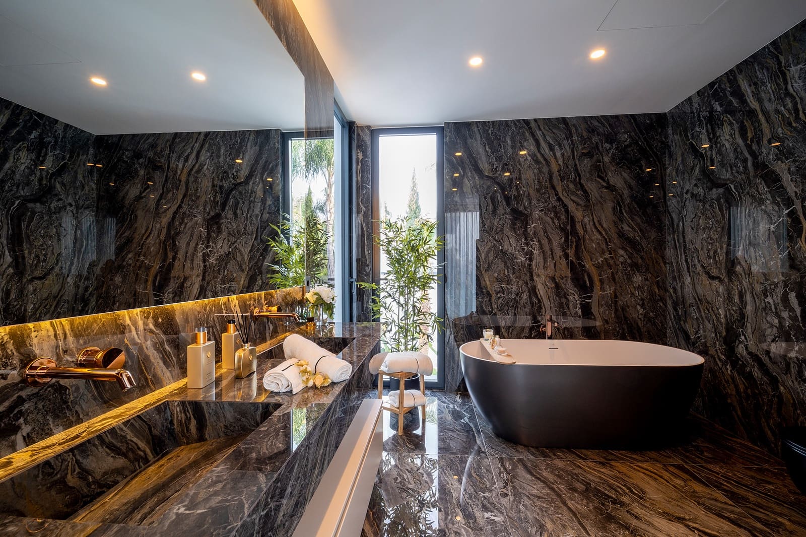 6 bedroom Villa for sale in Benahavis - € 6,800,000 (Ref: 9887520)
