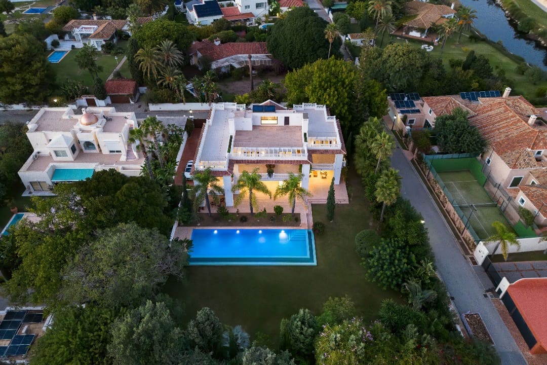 7 soveværelse Villa til salg i Estepona med swimmingpool - € 5.190.000 (Ref: 9887555)